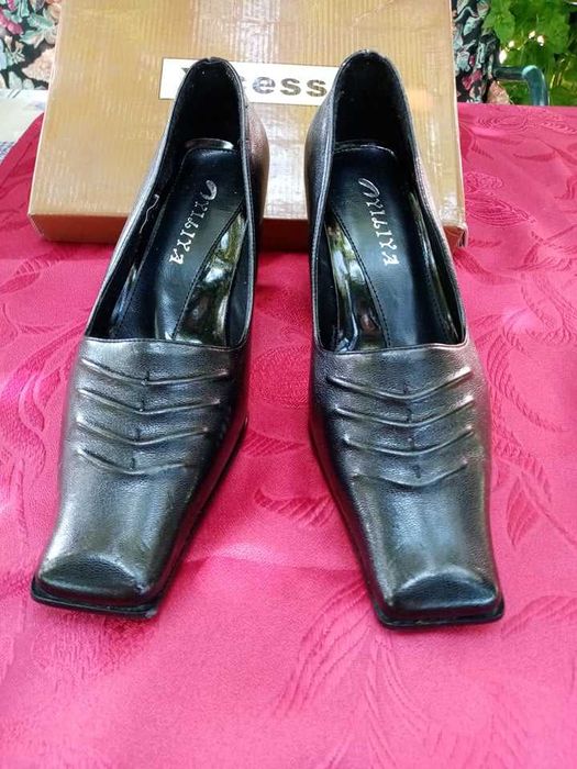 обувки дамски.Чисто нови...