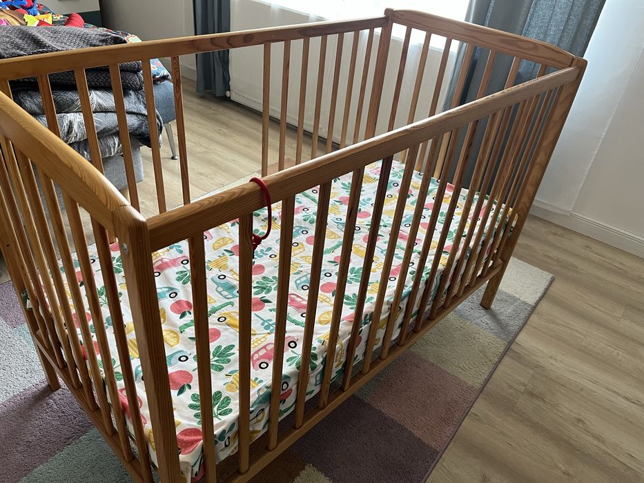 Vand patut lemn cu saltea 120 x 60 + accesorii