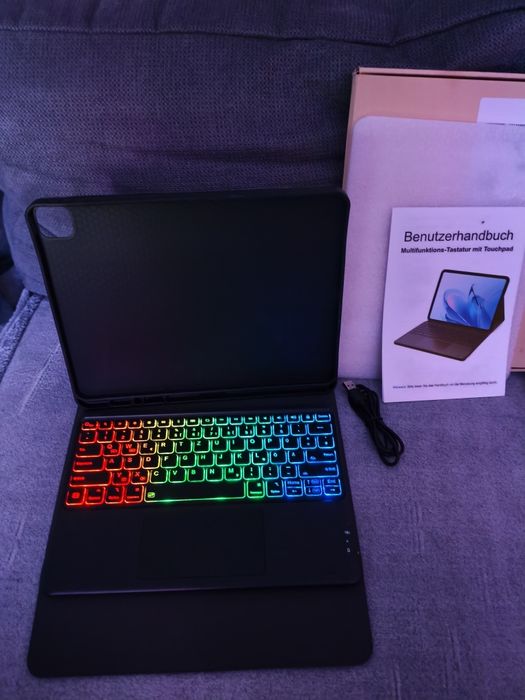Husă cu tastatură pt iPad Air 13” M3 2025  M2 2024 și iPad Pro 12.9”