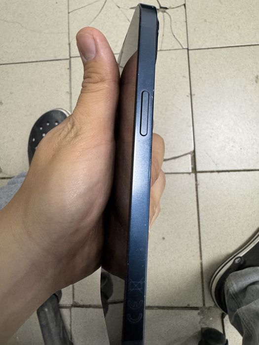 Продам iPhone 13