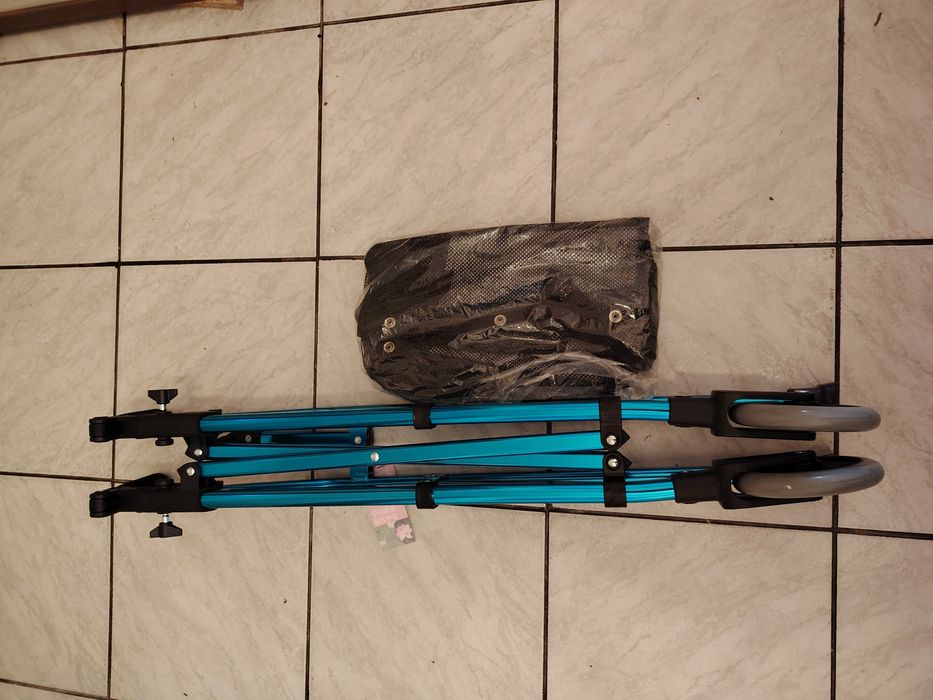 Cadru cu roti pentru deplasare ,pliabil ,din aluminiu!