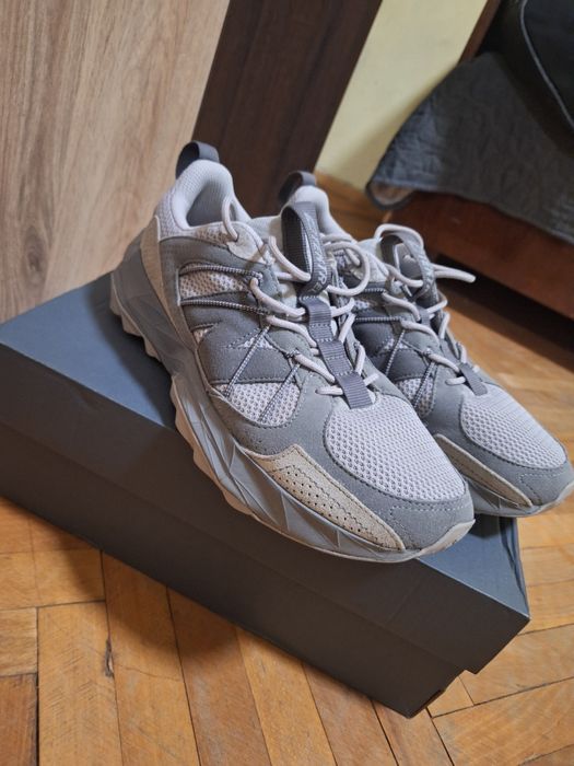 Обувки New Balance...