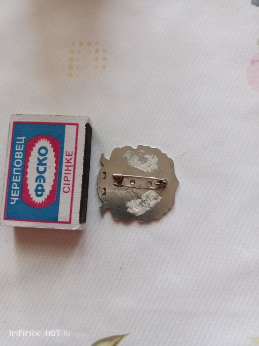 Значек LD 1989 года.