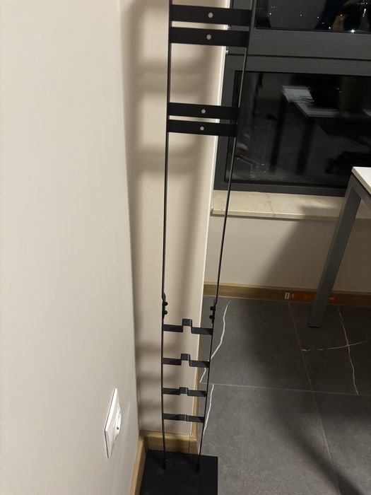 Стойка за Dyson. Лесна за сглабяне и ползване.