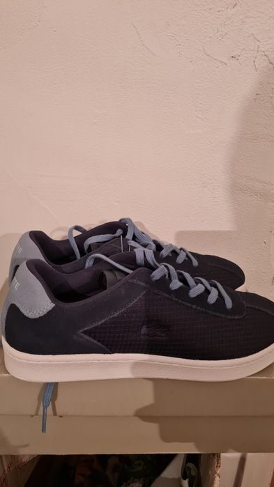 Vând pantofi sport Lacoste
