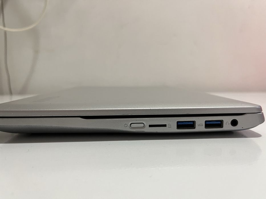 Продаю нетбук Vovola