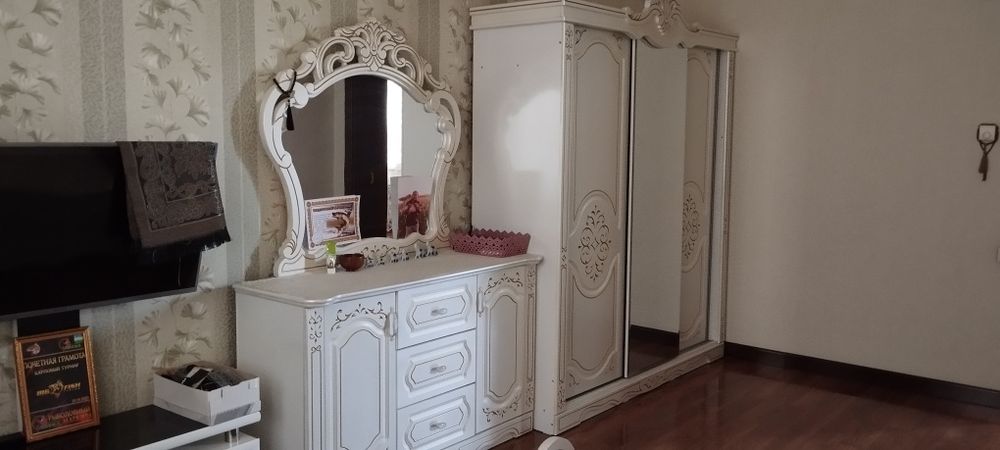 Мебель спальни шкаф кровать тумбочки подставка для телевизора Честер