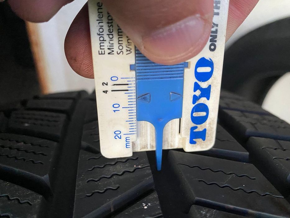 2 x anvelope Toyo iarna 235 55 R19