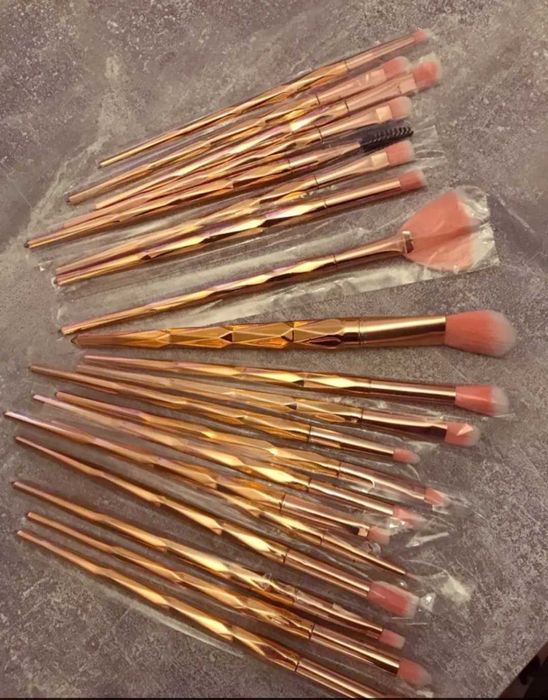 Четки за грим 5 лв броя