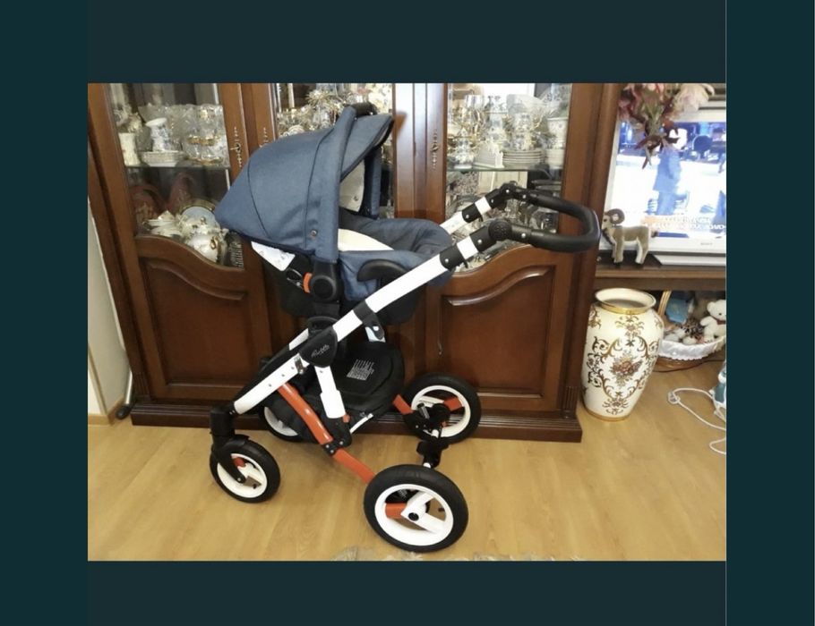 Продам коляску 3 в 1 бренда Adamex