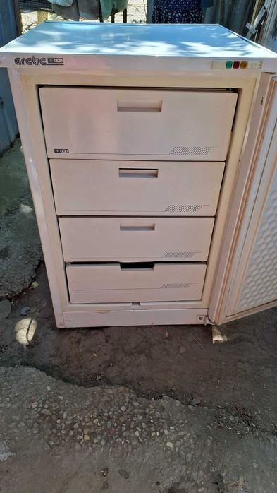 Vand lada frigorifica  cu sertare