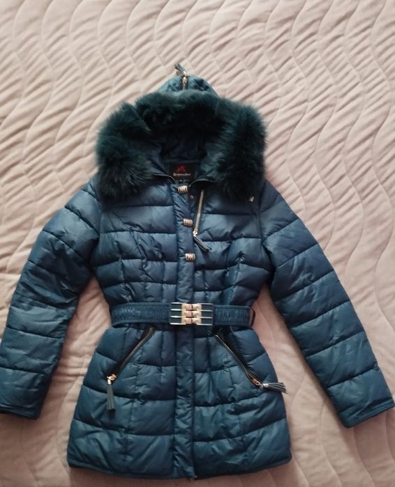 Зимно яке в петролен цвят