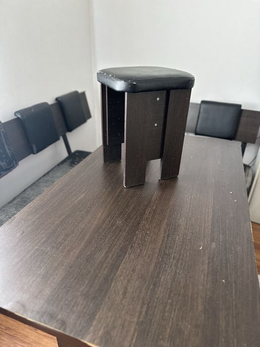 Продам срочно стол