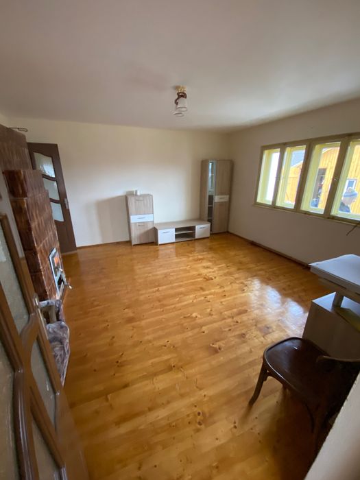 Urgent ! Casa de vanzare cu anexe si 24 de arii in Sisesti