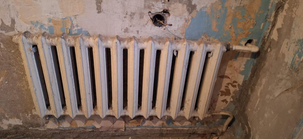 Продам чугунный радиатор.