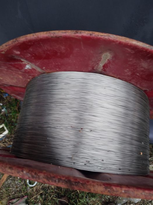 Vând sârmă din inox sau cablu din oțel pentru spalieri.