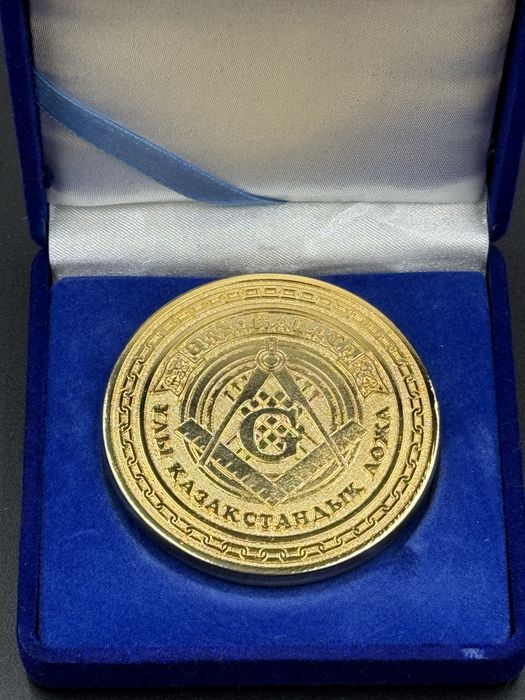 Продается настольная медаль
