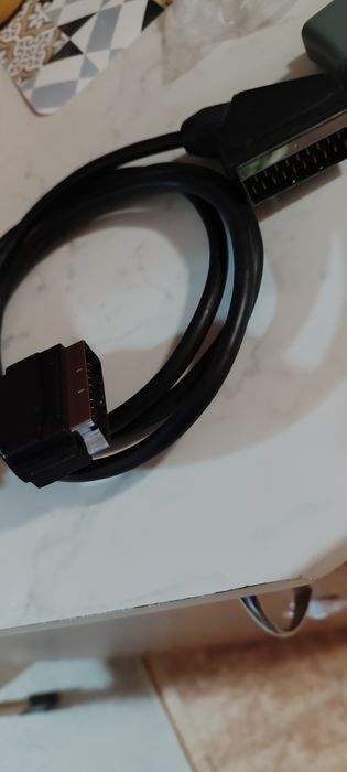 кабели и преходници за свързване на видео компоненти