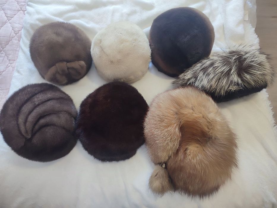 Продам б/у норковые шапки. Цены уточняйте.