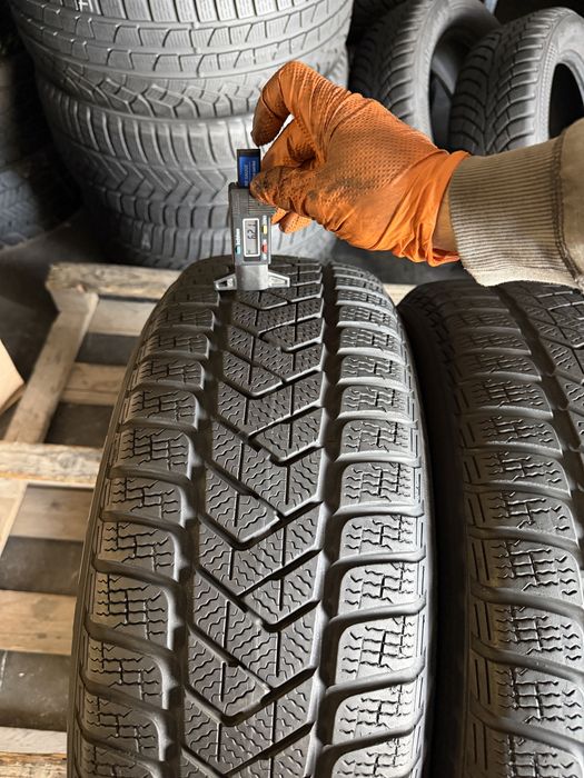 2 anvelope iarna 215/55/18 , Pirelli , 6 mm !