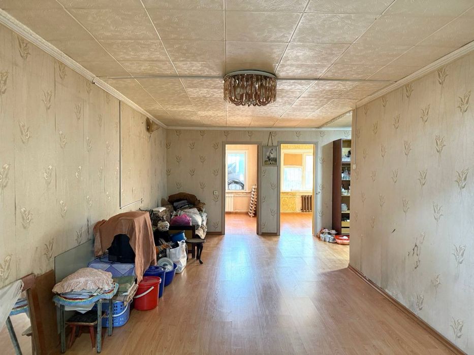 Дубовая.Ипотеки нет.Торцевая .