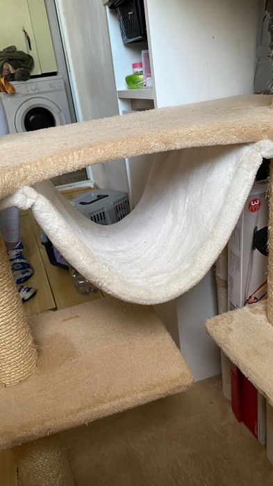 Ansamblu joacă imens pisici 5 nivele • Scratcher + culcușuri • Demontabil • Stare bună pe colt