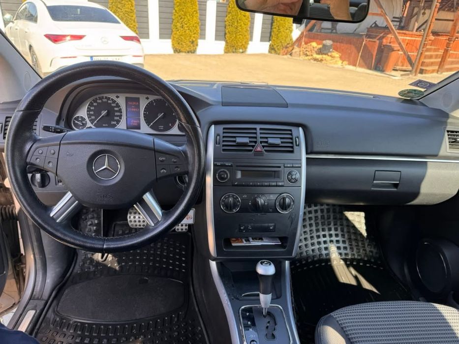 Mercedes-benz B180