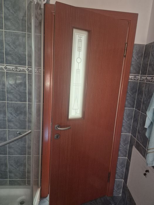 Vand 2 usi interior 80x200 si 70x200+ tocuri complete, stare buna