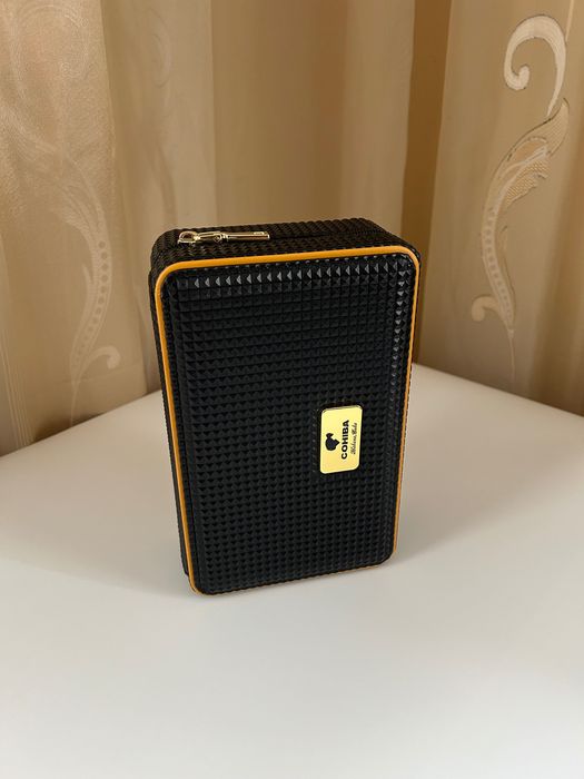 COHIBA хумидор за 4 пури – преносим, кожен, с дигитален хигрометър