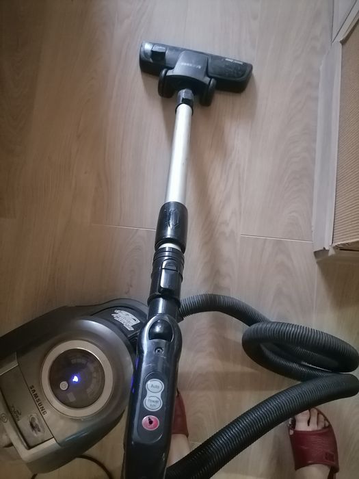Продам Пылесос  б/у
