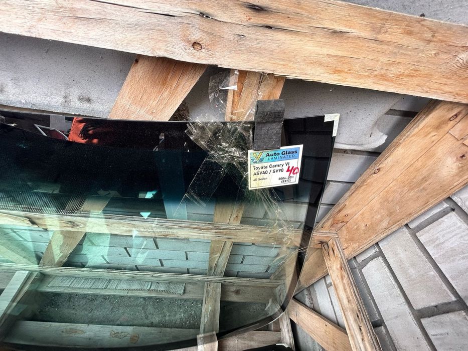 Лобовое стекло от камри 40