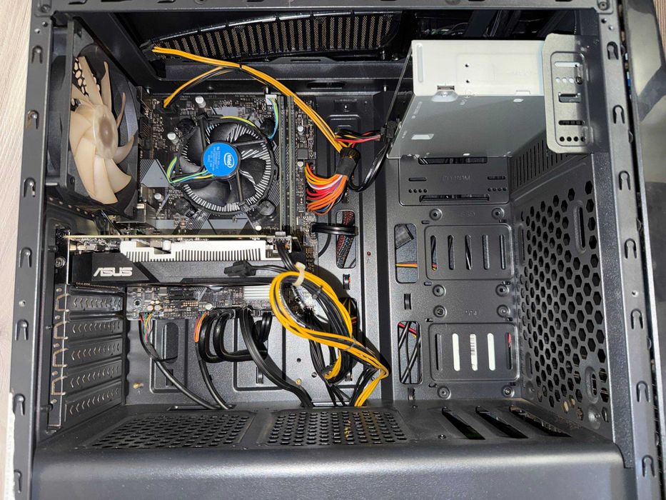 PC i5-9400F + GTX 1650 4GB + 16GB RAM + Monitor BenQ 144Hz – curățat, pastă schimbată, Windows 11 Pro