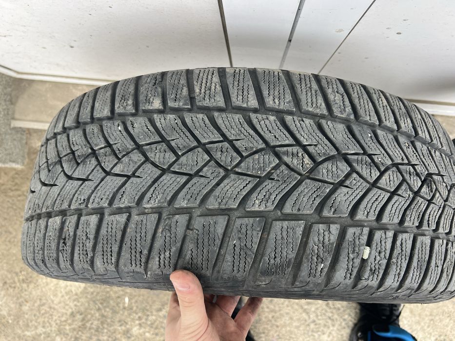 Зимни гуми Goodyear 225 45 18 в добро състояние