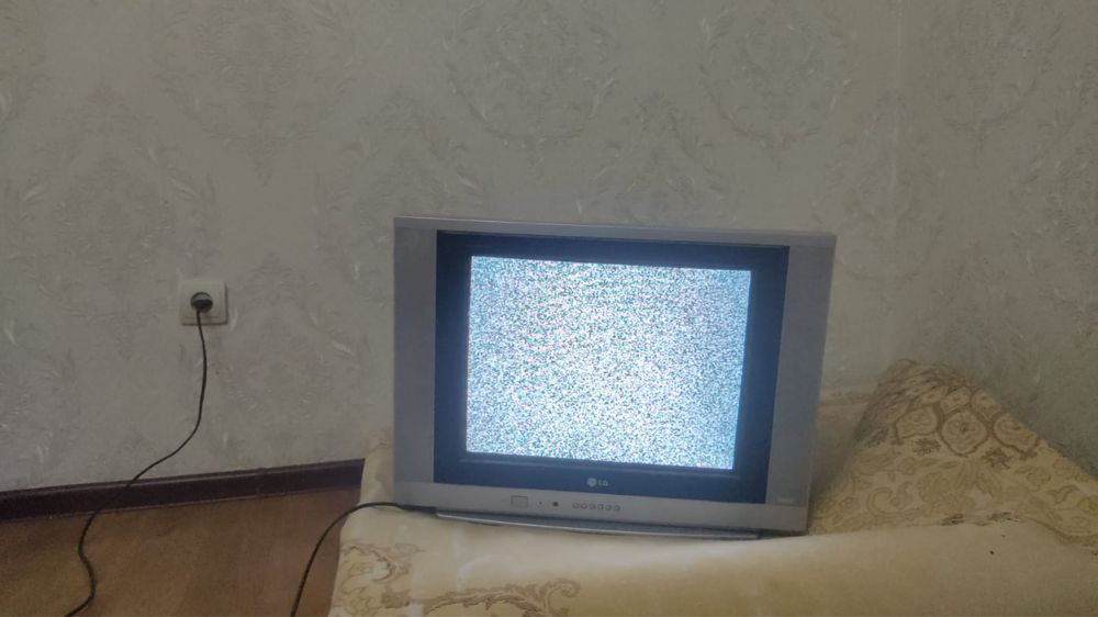 Ванная, раковина, телевизор, ковер