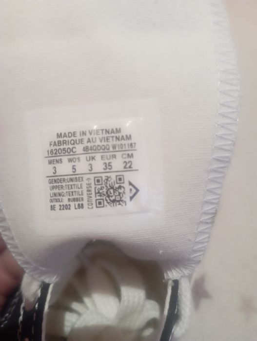 Продам конверсы новые