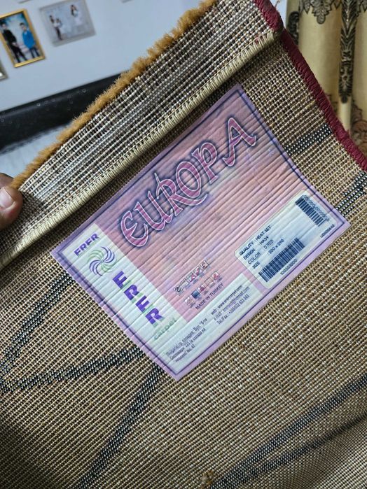 Персийски килим.Използван е само веднъж, изпран е.