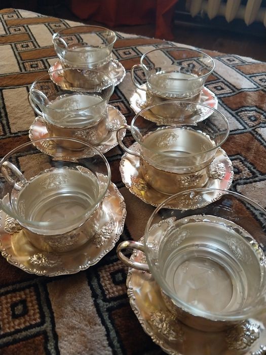 Старинные чашки с тарелочками