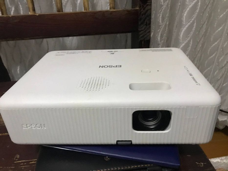 Проектор сотилади