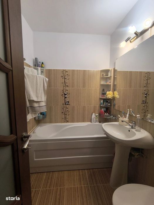 City Mall 4 Camere Semi,90 Mp Pret 155000 Euro