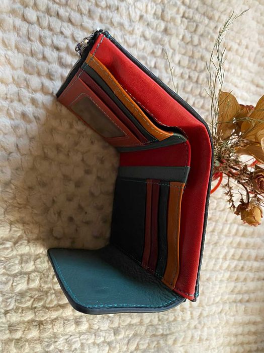 Гравирано дамско портмоне от естествена кожа