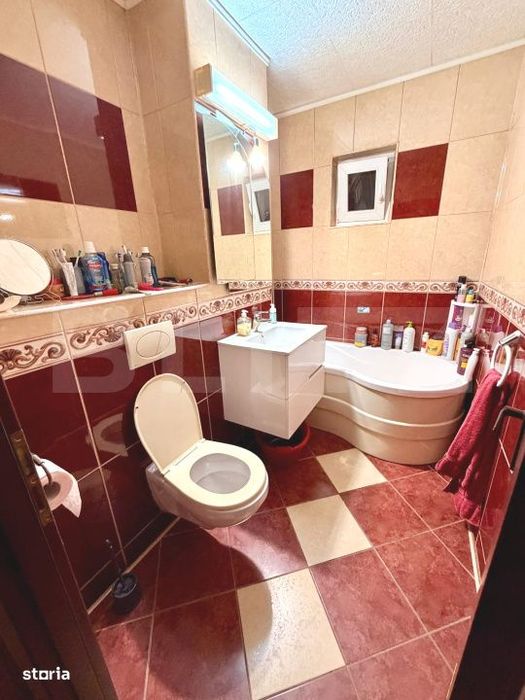 Apartament cu 4 camere, decomandat, spatios, 2 bai, Sanmartin