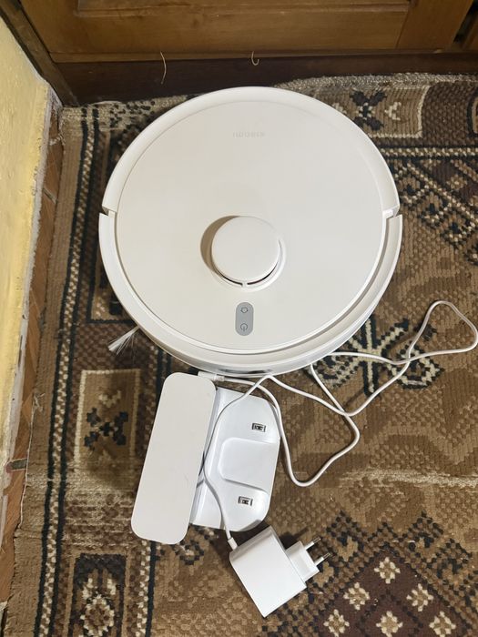 Vând robot aspirator xiaomi S20 cu spalare