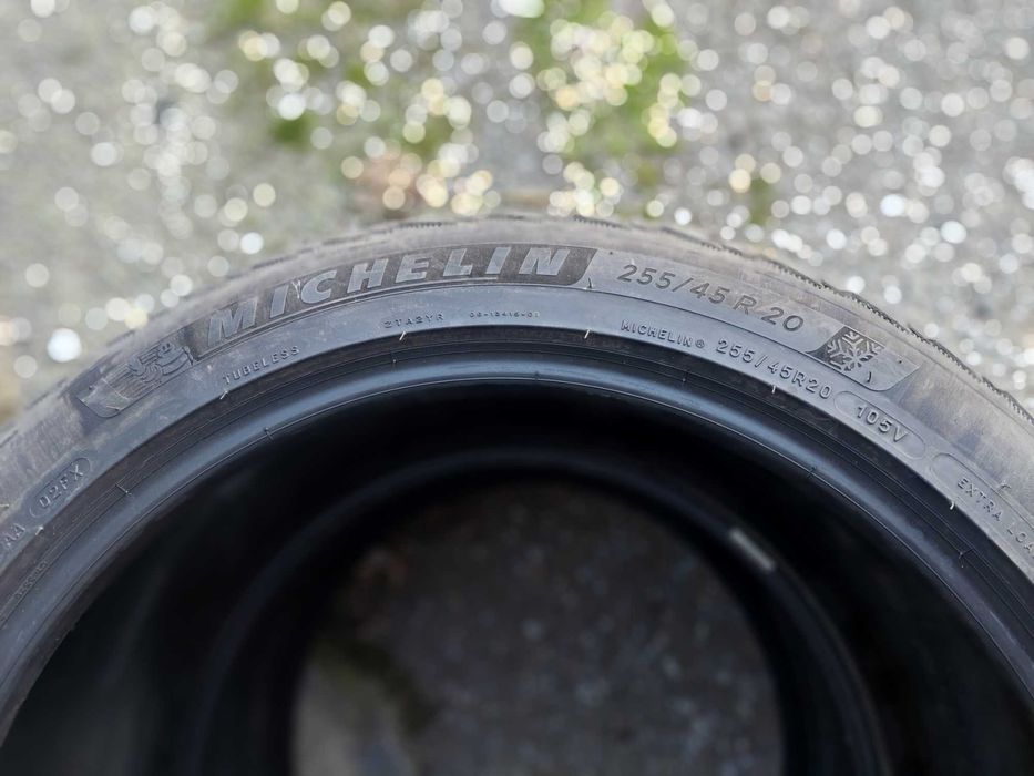 4 бр. Зимни гуми Mishelin 255/45 R20 dot 2520