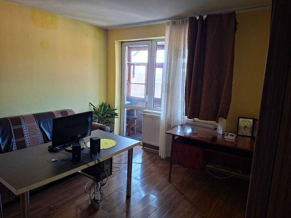 de vanzare apartament cu 3 camere
