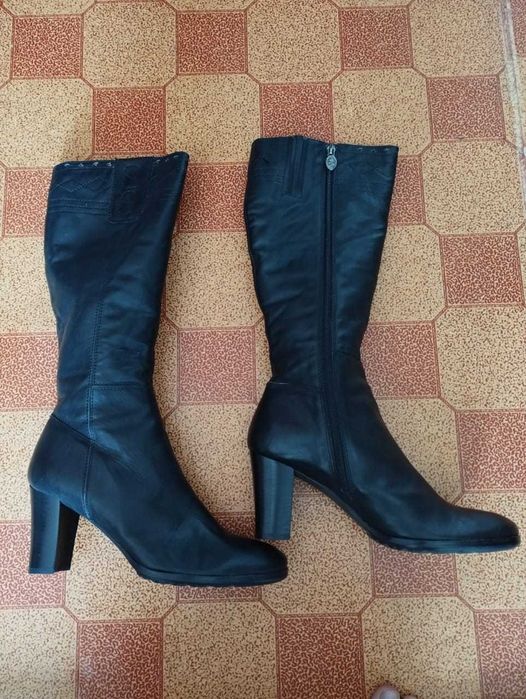 Продам сапоги новые.