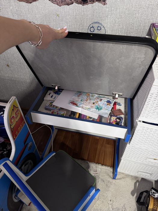 Продам кровать, стол БЕСПЛАТНО