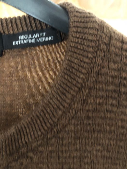 Pulovar nou Boss,marimea L