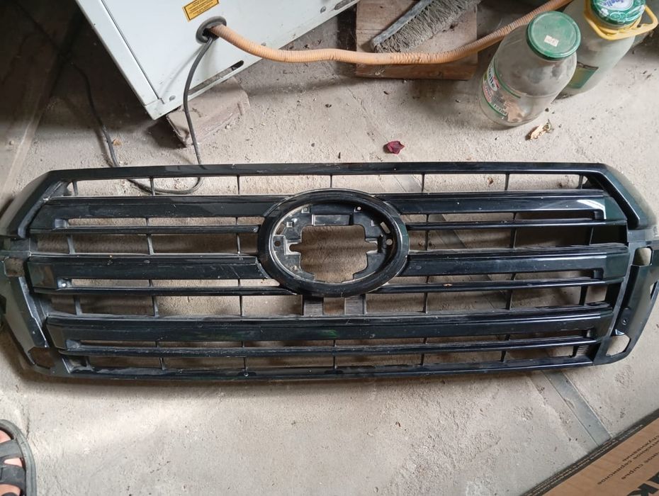 Решетки на Тайота 200 рест и до рест