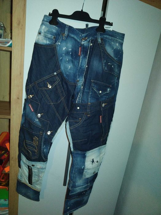 Vând blugi dsqared2