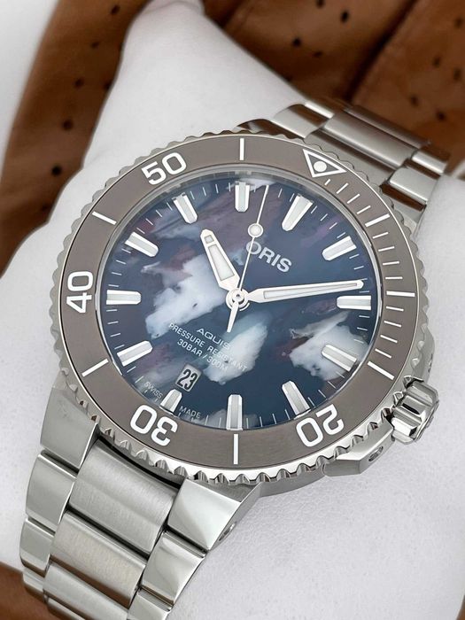 Часовник Oris Aquis Date Upcycle